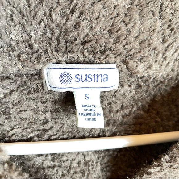 Susina Womens Cardigan Sz S Grey Kitten Buttons Pockets Collar Faux Fur Sweater - Picture 7 of 13